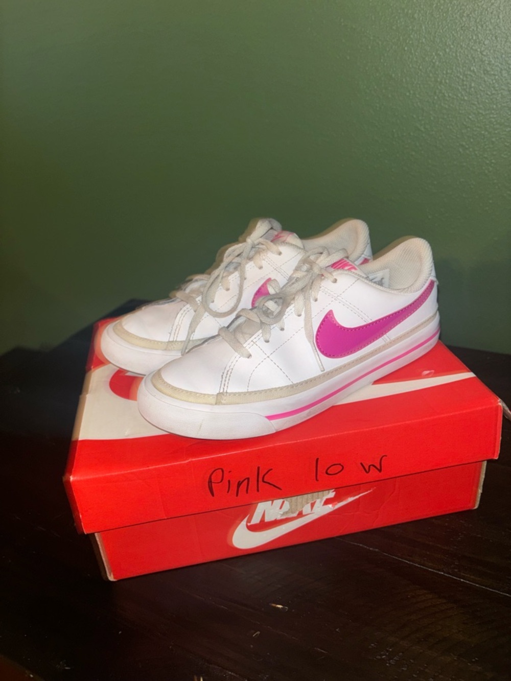 💕Nike White Sneakers with Pink Swoosh💕 - Picture 5 of 8